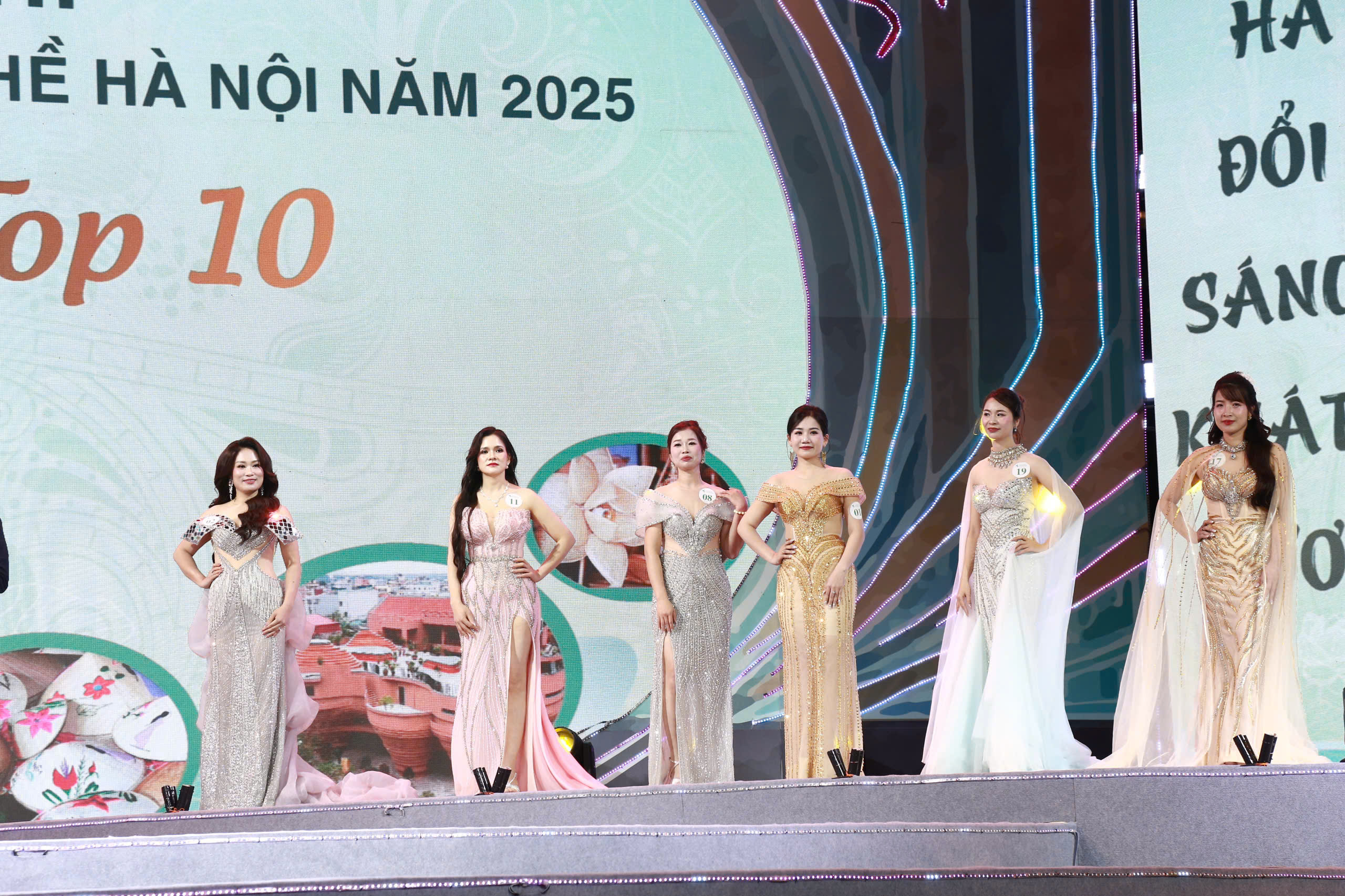 Top 20 thí sinh Nữ Đại sứ du lịch làng nghề Hà Nội 2025 lộng lẫy, kiêu sa với dạ hội  - ảnh 2