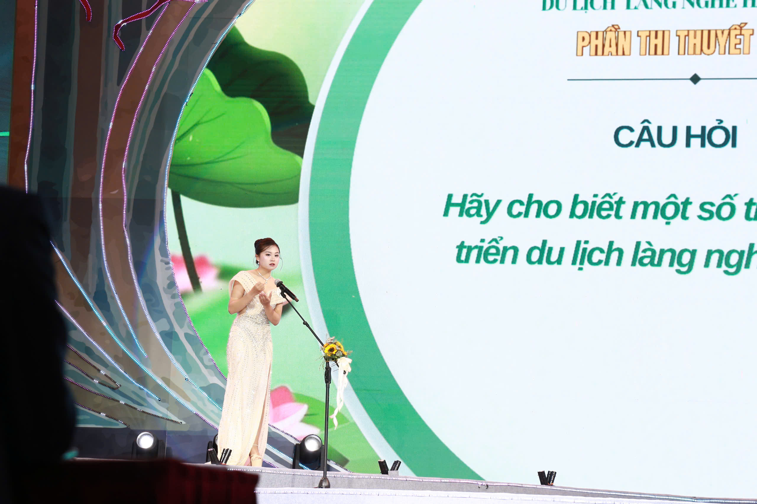 Top 20 thí sinh Nữ Đại sứ du lịch làng nghề Hà Nội 2025 lộng lẫy, kiêu sa với dạ hội  - ảnh 8