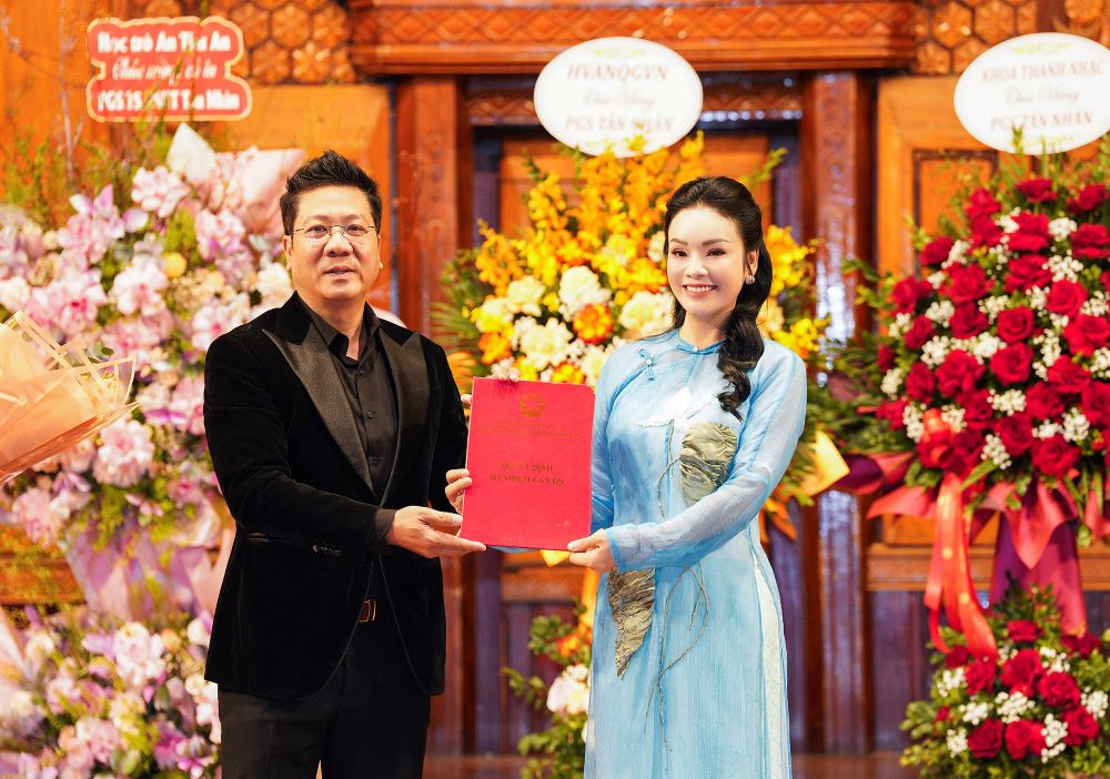 TS.NSƯT Tan Nhàn được phong hàm Phó giáo sư, trở thành một trong 3 Phó giáo sư hiếm hoi lĩnh vực thanh nhạc - ảnh 1