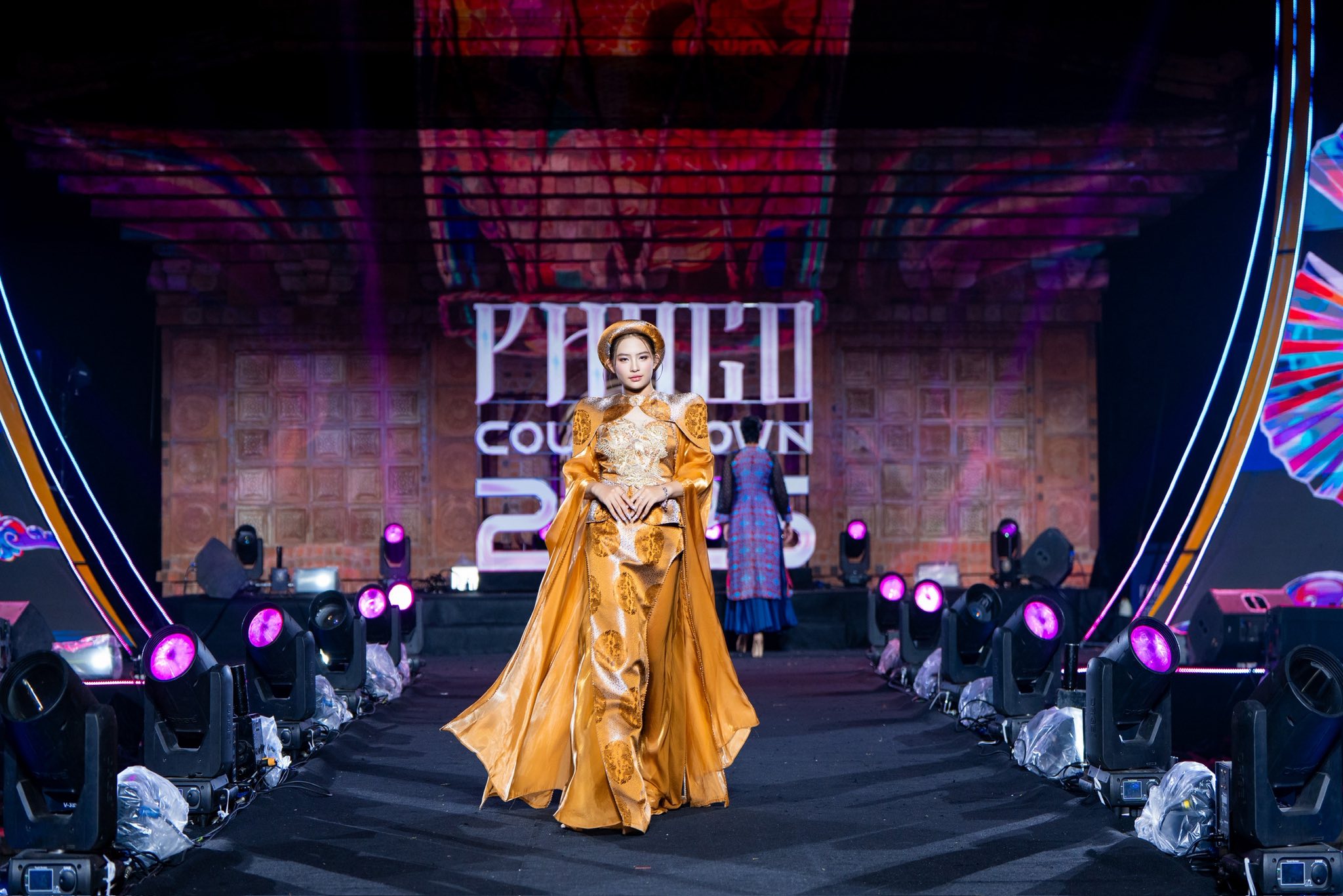 NTK Cao Minh Tiến và hành trình đưa khán giả về với sự tĩnh lặng của Tràng An qua thời trang  - ảnh 5