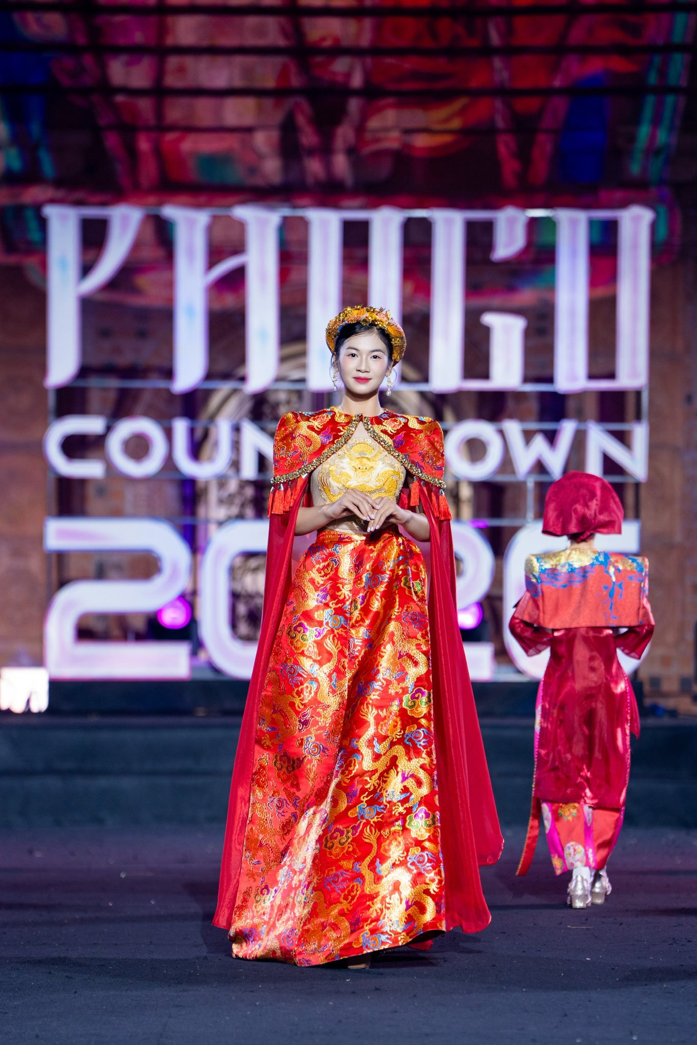 NTK Cao Minh Tiến và hành trình đưa khán giả về với sự tĩnh lặng của Tràng An qua thời trang  - ảnh 7