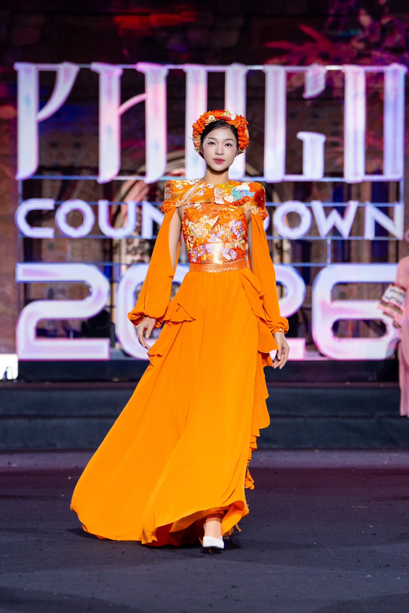 NTK Cao Minh Tiến và hành trình đưa khán giả về với sự tĩnh lặng của Tràng An qua thời trang  - ảnh 6