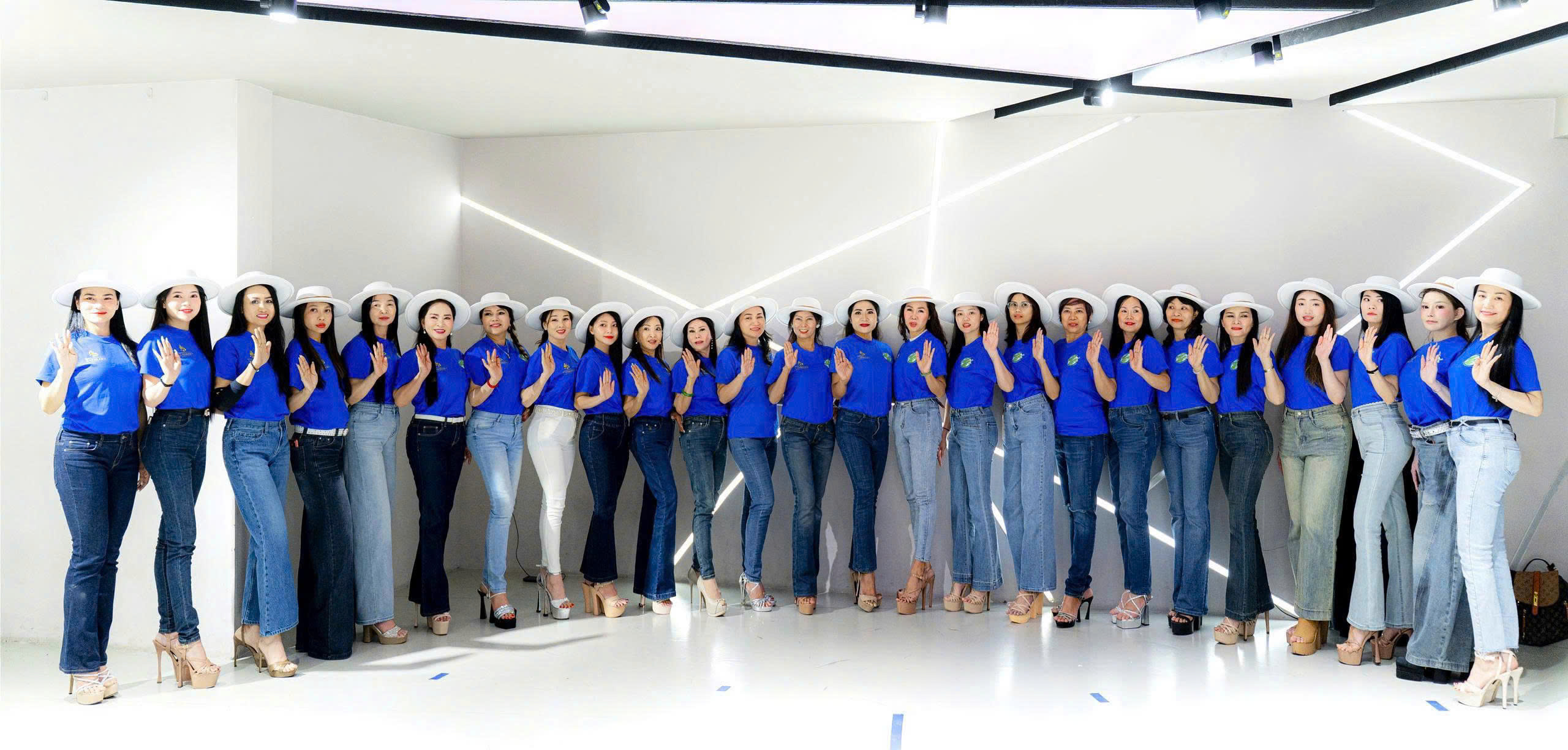 Thí sinh gây chú ý tại Miss Ocean World Business 2026 là Tiến sĩ, Nhà báo - ảnh 2