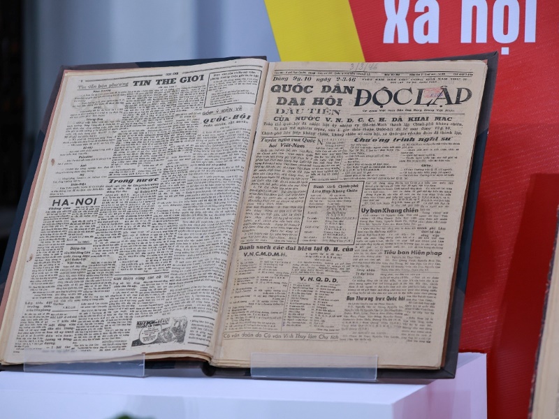 Triển lãm tư liệu "Quốc hội Việt Nam - Hành trình 80 năm xây dựng và phát triển" - ảnh 2