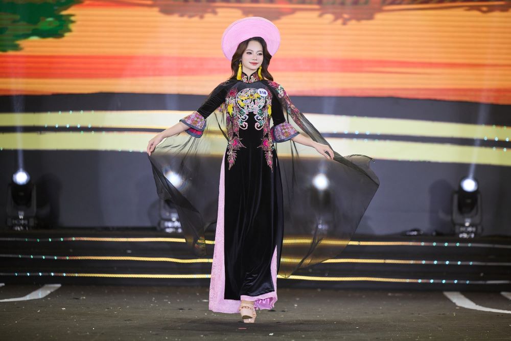 Cô gái Hà Nội đang theo học Thạc sĩ đăng quang Hoa hậu Du lịch Việt Nam 2026 - ảnh 11