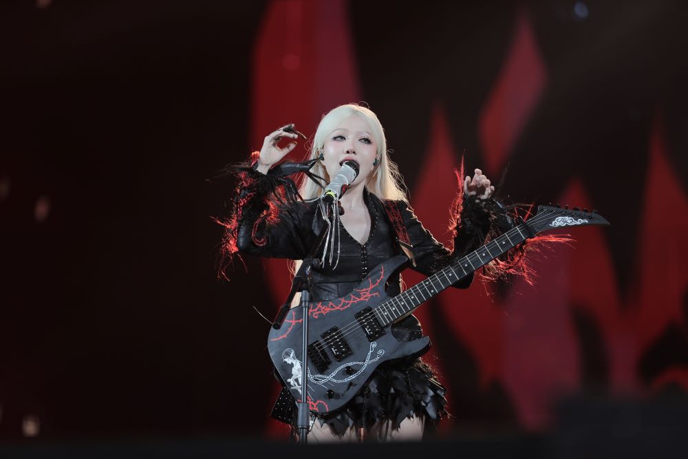 Phùng Khánh Linh đẹp ma mị, quyến rũ bên dàn sao đình đám tại GENFest - ảnh 1