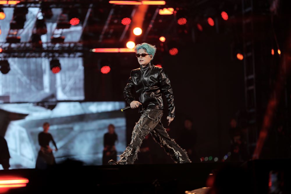 Phùng Khánh Linh đẹp ma mị, quyến rũ bên dàn sao đình đám tại GENFest - ảnh 8