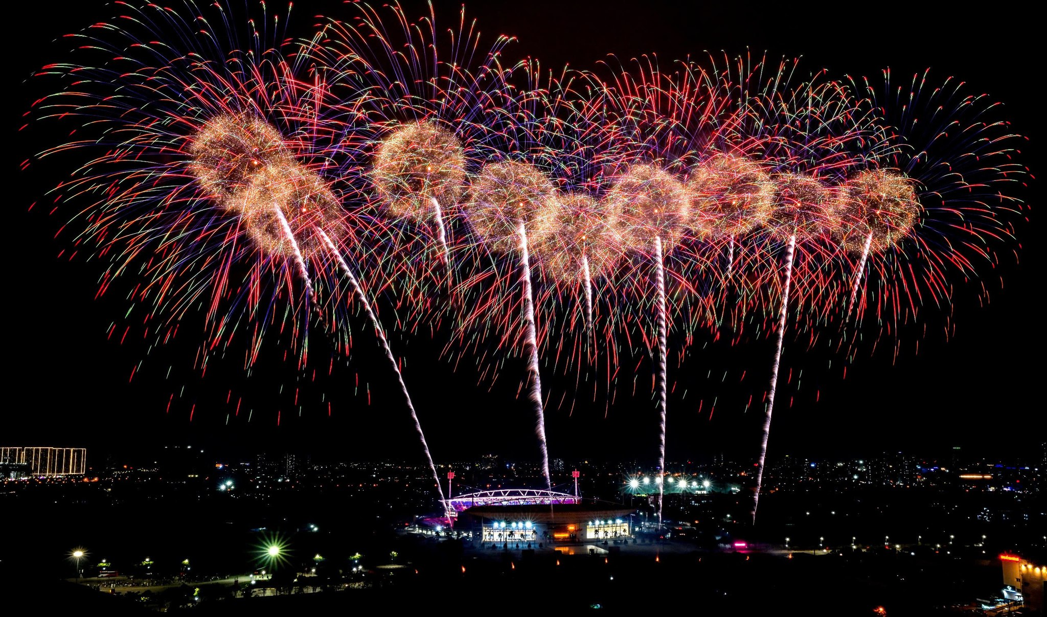 Mãn nhãn màn tổng duyệt pháo hoa chào mừng Đại hội XIV của Đảng - ảnh 9