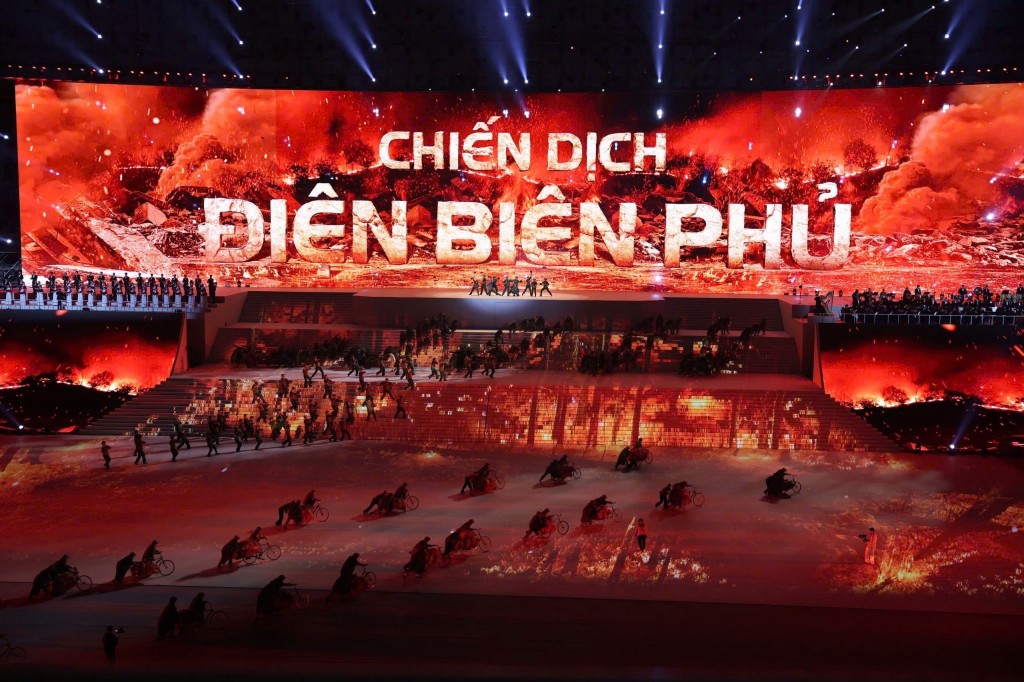 Dưới lá cờ vẻ vang của Đảng: khẳng định niềm tin vào cơ đồ rực rỡ của Tổ quốc bằng ngôn ngữ nghệ thuật  - ảnh 9