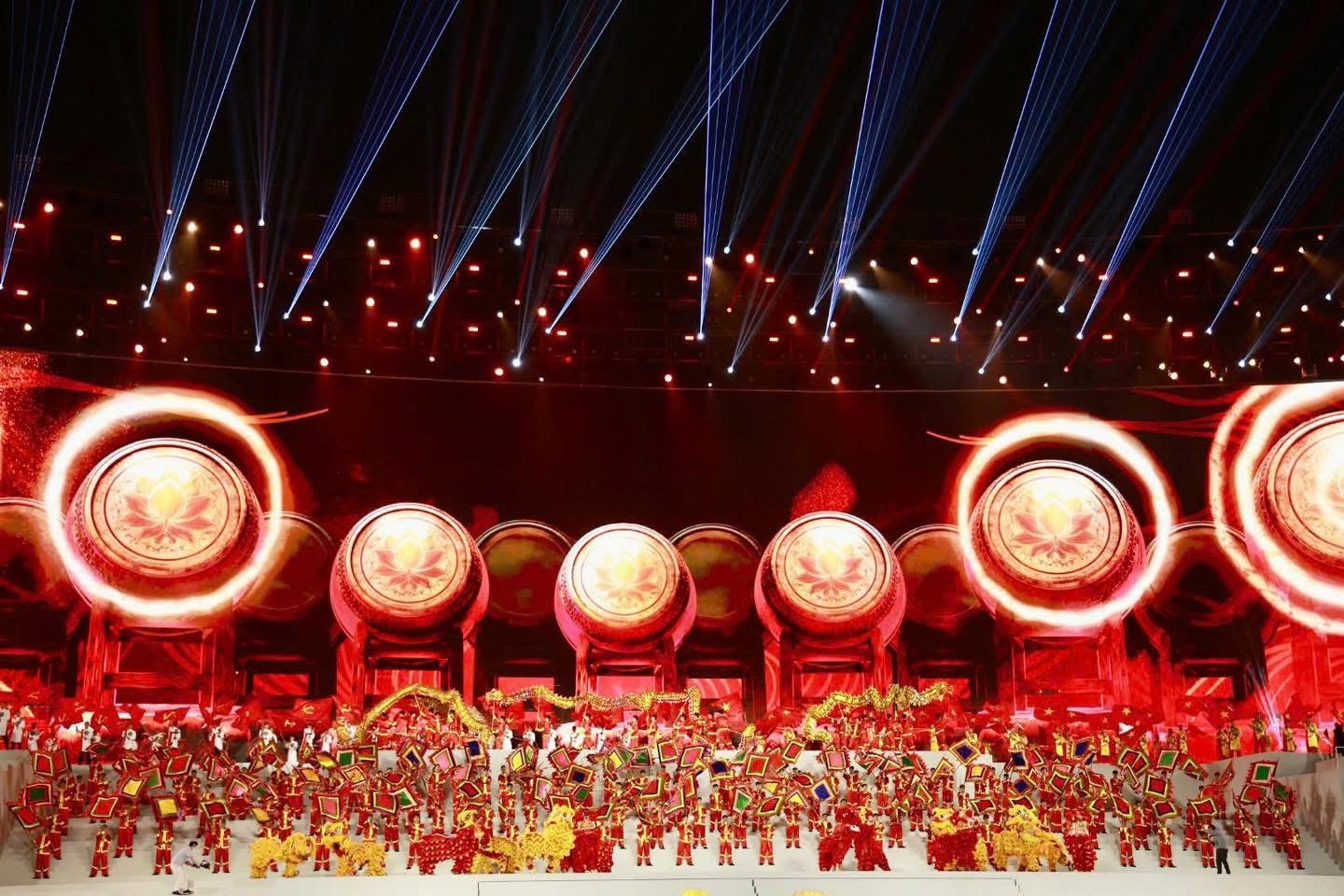 Dưới lá cờ vẻ vang của Đảng: khẳng định niềm tin vào cơ đồ rực rỡ của Tổ quốc bằng ngôn ngữ nghệ thuật  - ảnh 6