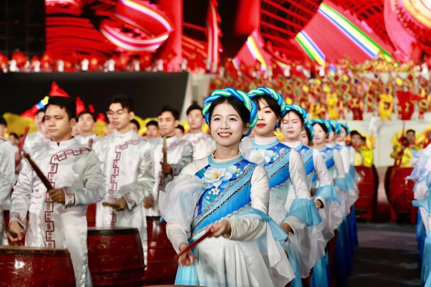 Dưới lá cờ vẻ vang của Đảng: khẳng định niềm tin vào cơ đồ rực rỡ của Tổ quốc bằng ngôn ngữ nghệ thuật  - ảnh 7