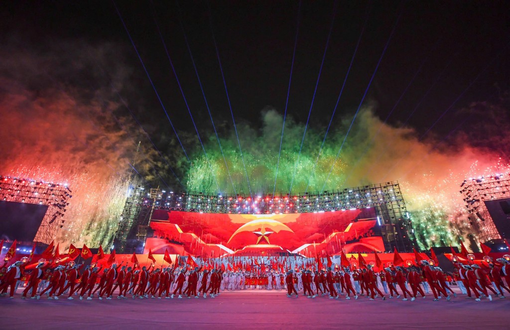 Dưới lá cờ vẻ vang của Đảng: khẳng định niềm tin vào cơ đồ rực rỡ của Tổ quốc bằng ngôn ngữ nghệ thuật  - ảnh 10