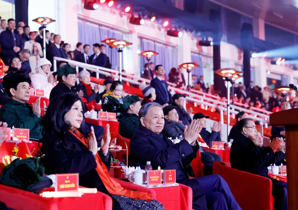 Dưới lá cờ vẻ vang của Đảng: khẳng định niềm tin vào cơ đồ rực rỡ của Tổ quốc bằng ngôn ngữ nghệ thuật  - ảnh 1