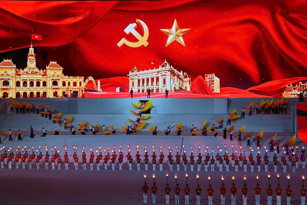 Dưới lá cờ vẻ vang của Đảng: khẳng định niềm tin vào cơ đồ rực rỡ của Tổ quốc bằng ngôn ngữ nghệ thuật  - ảnh 8