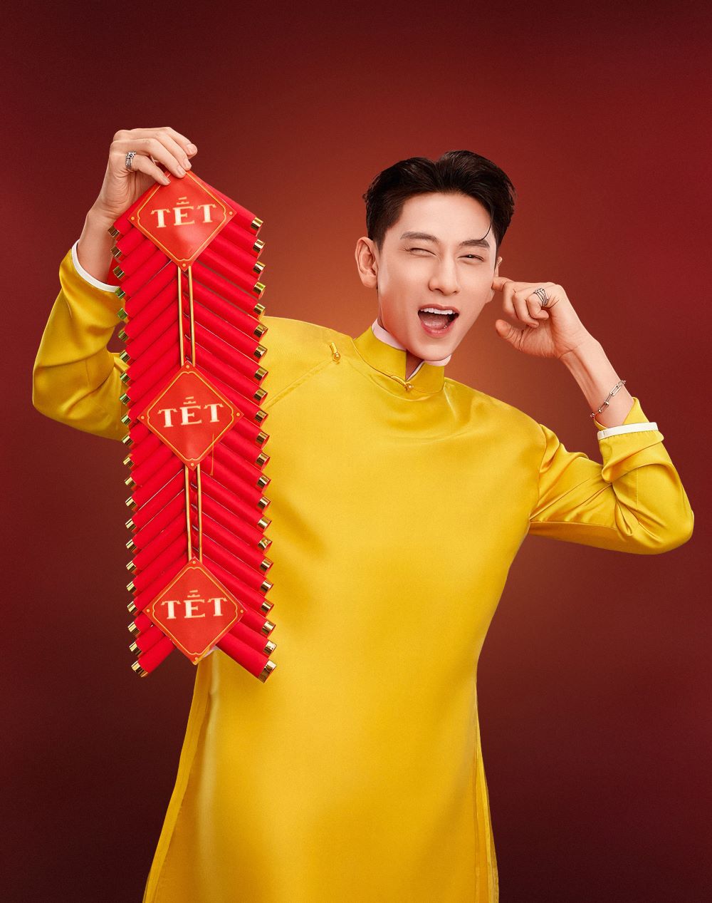 ISAAC ra mắt nhạc Tết: “Có ba có mẹ là hơn ngàn mùa xuân” - ảnh 1