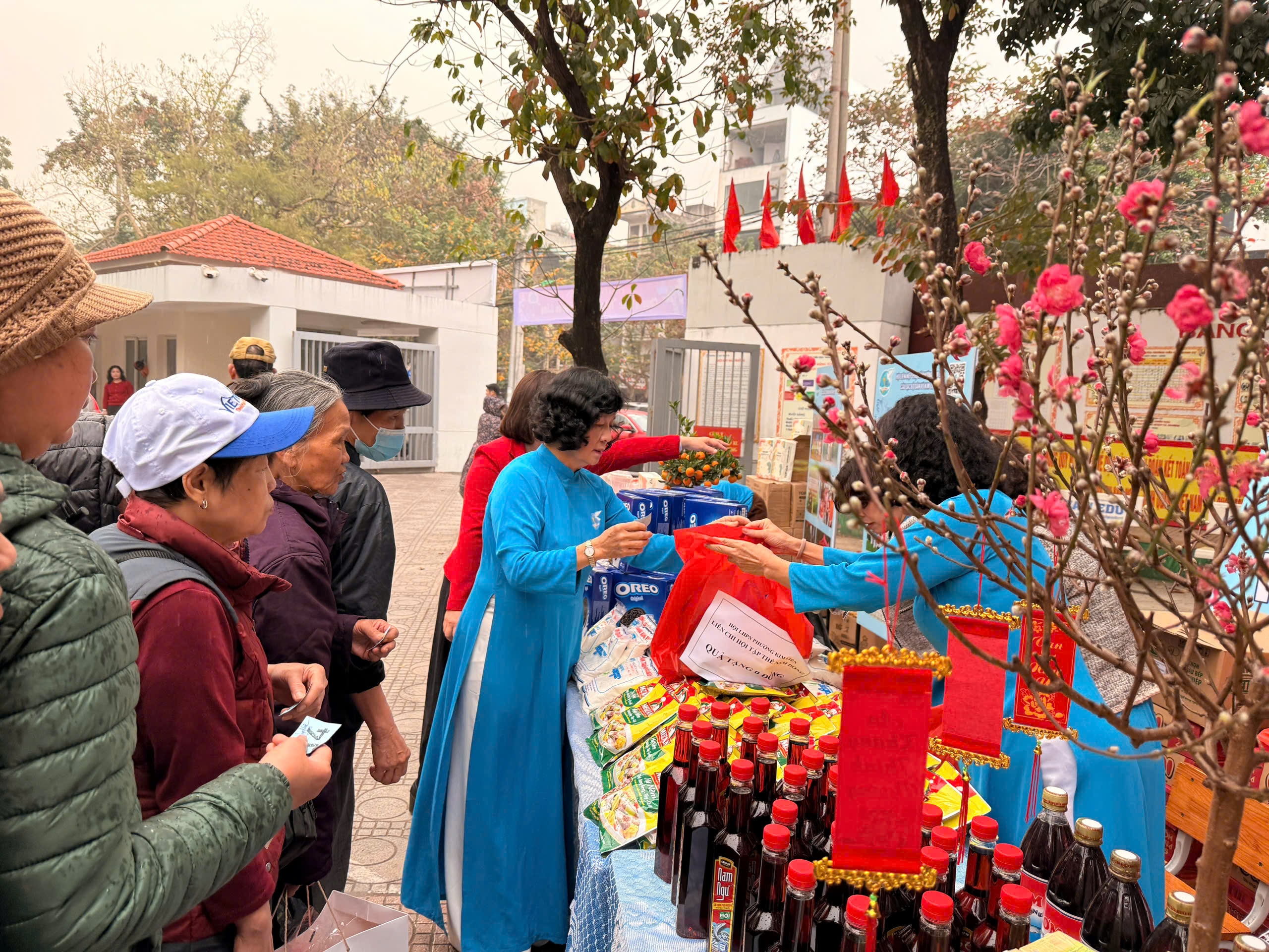 Hội LHPN phường Kim Liên lan tỏa yêu thương qua chương trình chăm lo Tết nguyên đán 2026 - ảnh 4