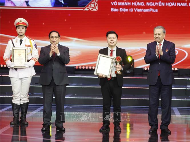 Tổng Bí thư Tô Lâm dự Lễ tuyên dương Bí thư Chi bộ xuất sắc và trao Giải Búa liềm Vàng lần thứ X - ảnh 6