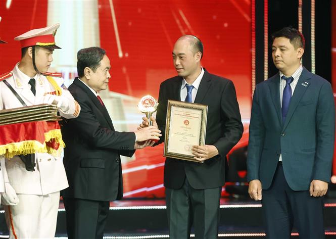 Tổng Bí thư Tô Lâm dự Lễ tuyên dương Bí thư Chi bộ xuất sắc và trao Giải Búa liềm Vàng lần thứ X - ảnh 10