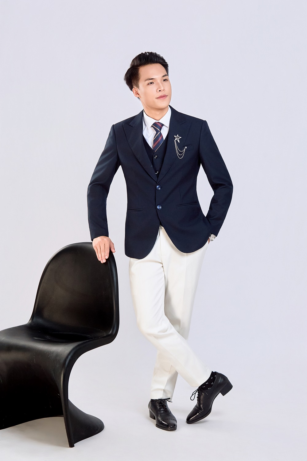 Giải Ba Tiếng hát Hà Nội 2025 Hoàng Hiệp rèn giũa bản thân bằng cách hát acoustic trong dự án mới  - ảnh 1