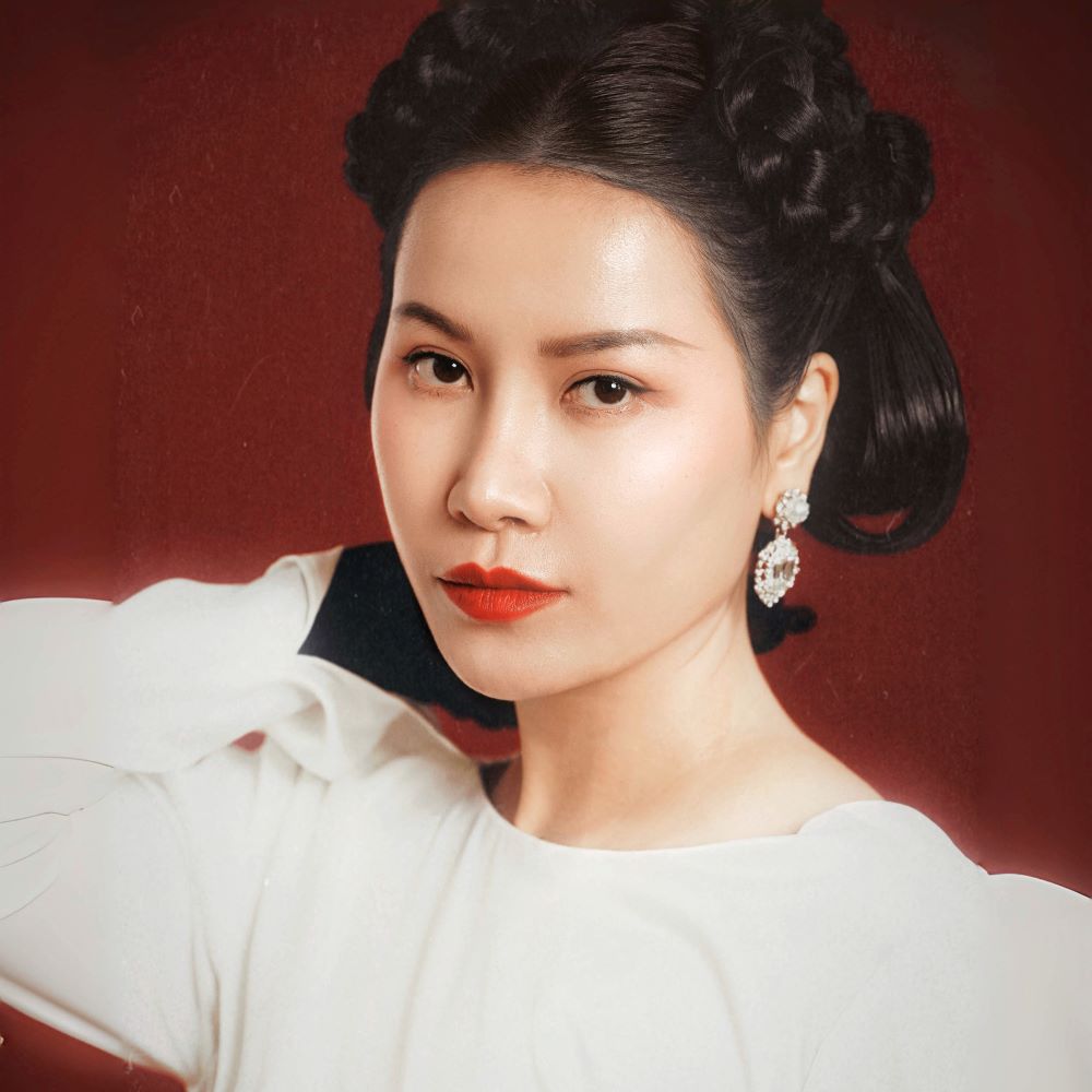 Ca sĩ Quỳnh Anh kết hợp nhiều nghệ sĩ quốc tế nổi tiếng, trong đó có nghệ sĩ từng đoạt giải Grammy “kể chuyện” mùa xuân Việt Nam - ảnh 1