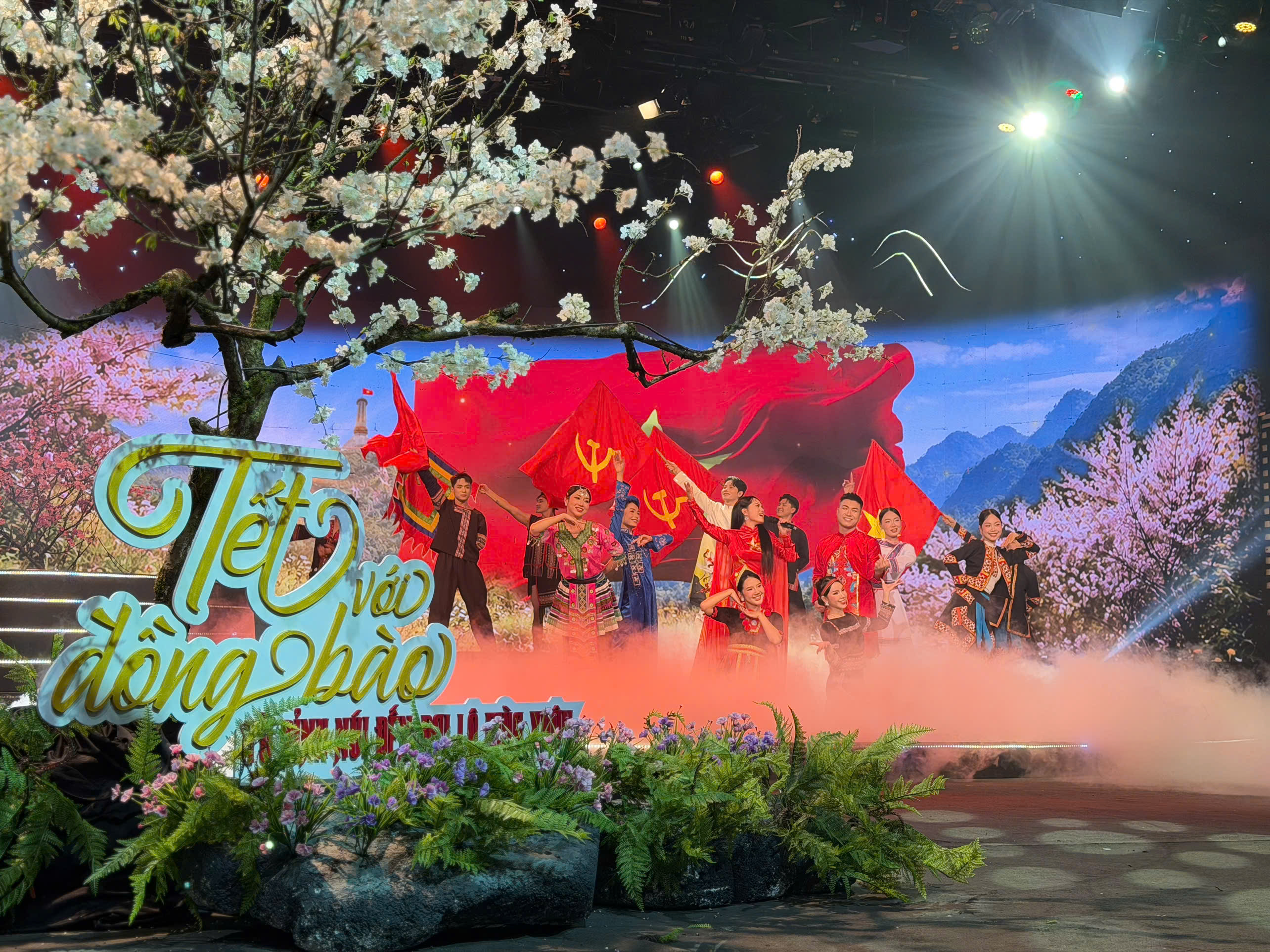 Tết với đồng bào 2026 khắc họa chân dung những con người dám nghĩ, dám làm, dám mơ ước - ảnh 1