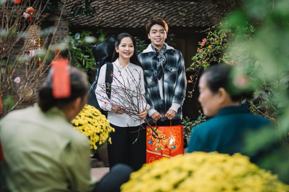 Nghệ sĩ Tỳ bà Vũ Diệu Thảo lan tỏa thông điệp sum vầy, bình an dịp Tết trong MV “Tết bình an bên nhau” - ảnh 1