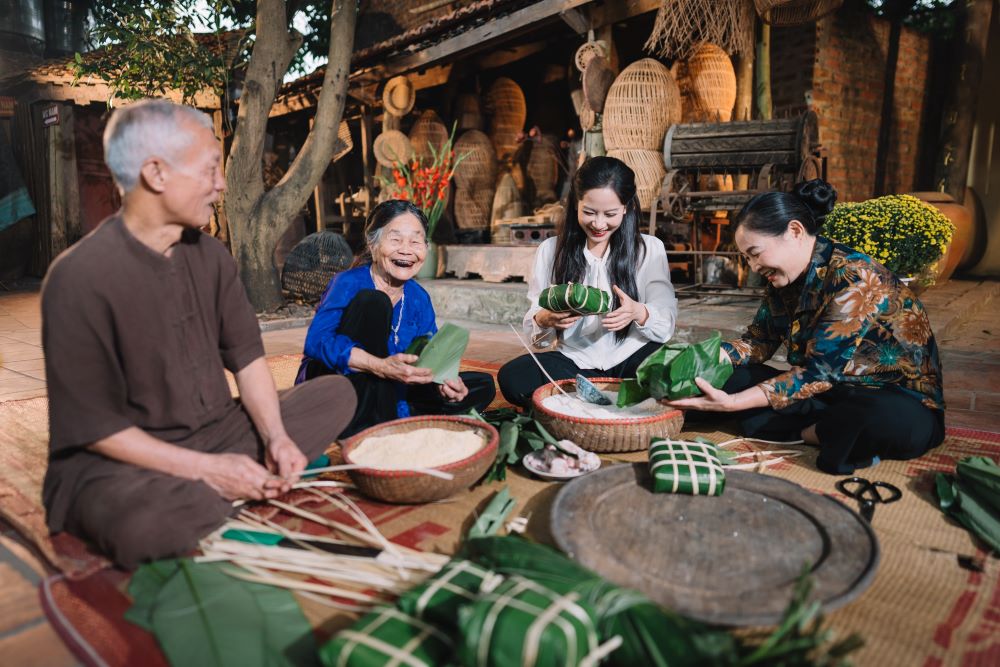 Nghệ sĩ Tỳ bà Vũ Diệu Thảo lan tỏa thông điệp sum vầy, bình an dịp Tết trong MV “Tết bình an bên nhau” - ảnh 3