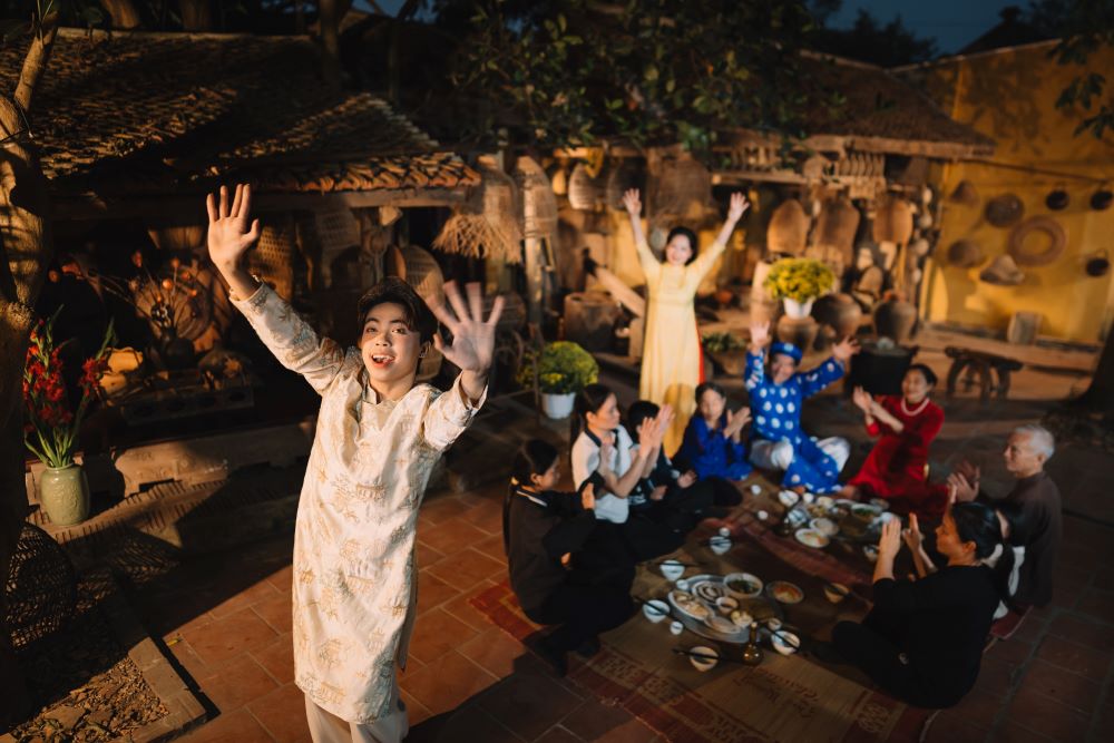 Nghệ sĩ Tỳ bà Vũ Diệu Thảo lan tỏa thông điệp sum vầy, bình an dịp Tết trong MV “Tết bình an bên nhau” - ảnh 5