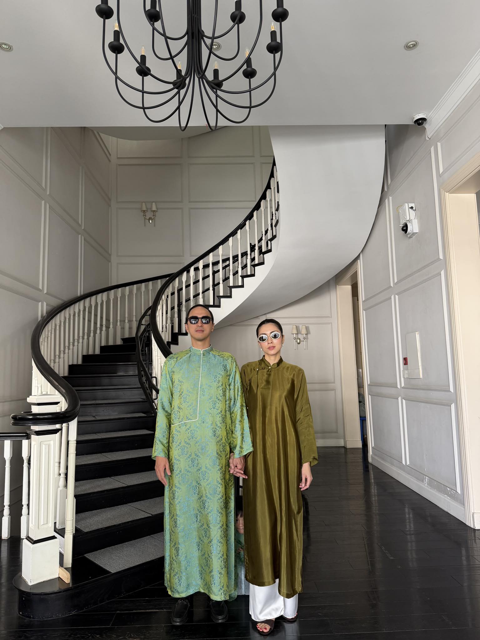 Nghệ sĩ Việt xúng xính diện áo dài đón chào năm mới - ảnh 4