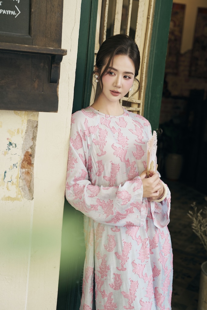 Áo dài diện Tết duyên dáng của Phan Minh Huyền - ảnh 1