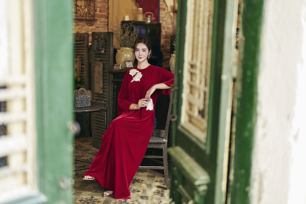 Áo dài diện Tết duyên dáng của Phan Minh Huyền - ảnh 9