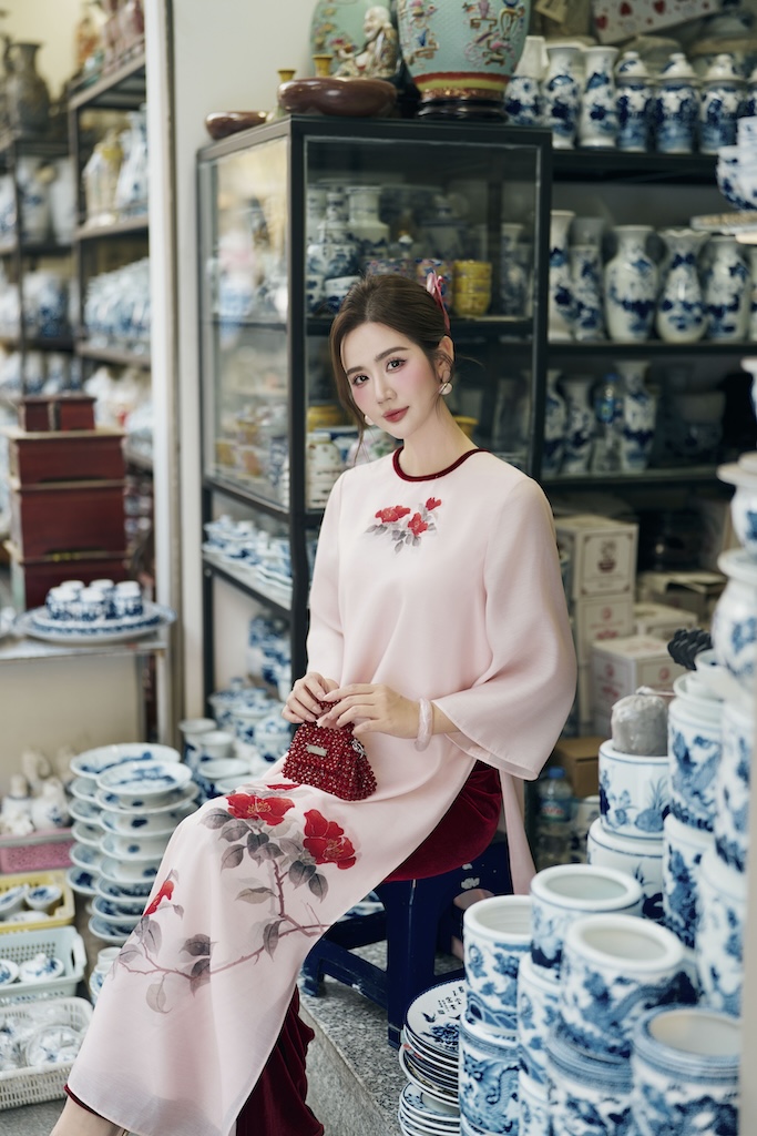 Áo dài diện Tết duyên dáng của Phan Minh Huyền - ảnh 11