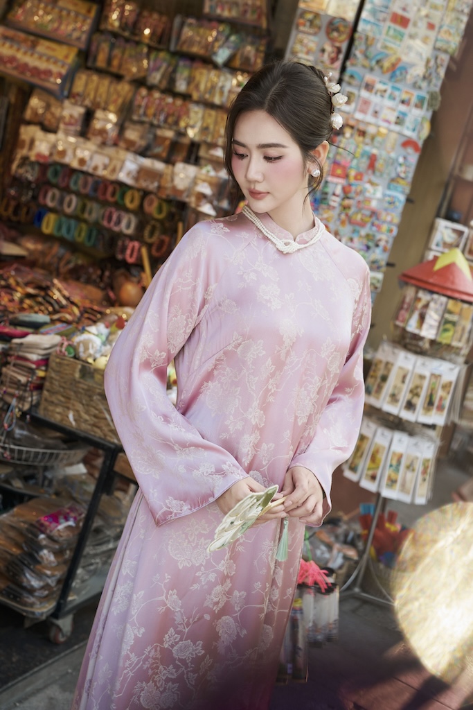 Áo dài diện Tết duyên dáng của Phan Minh Huyền - ảnh 2