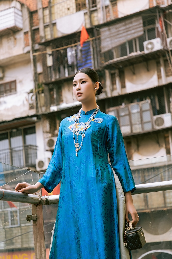 Dàn sao Việt diện áo dài gấm lụa của Cao Minh Tiến rộn ràng đón Xuân mới - ảnh 17