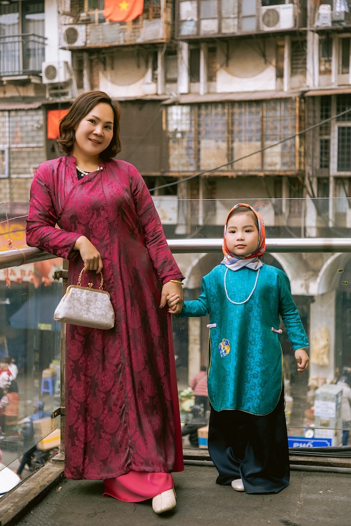 Dàn sao Việt diện áo dài gấm lụa của Cao Minh Tiến rộn ràng đón Xuân mới - ảnh 15