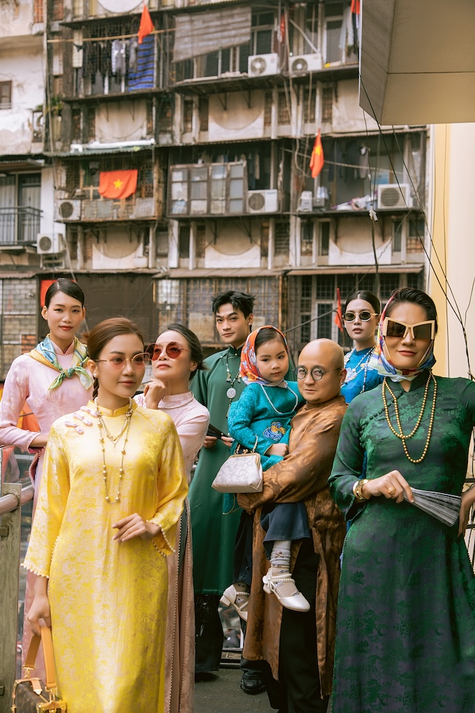 Dàn sao Việt diện áo dài gấm lụa của Cao Minh Tiến rộn ràng đón Xuân mới - ảnh 2