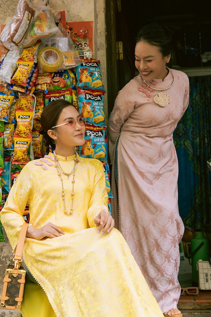 Dàn sao Việt diện áo dài gấm lụa của Cao Minh Tiến rộn ràng đón Xuân mới - ảnh 12