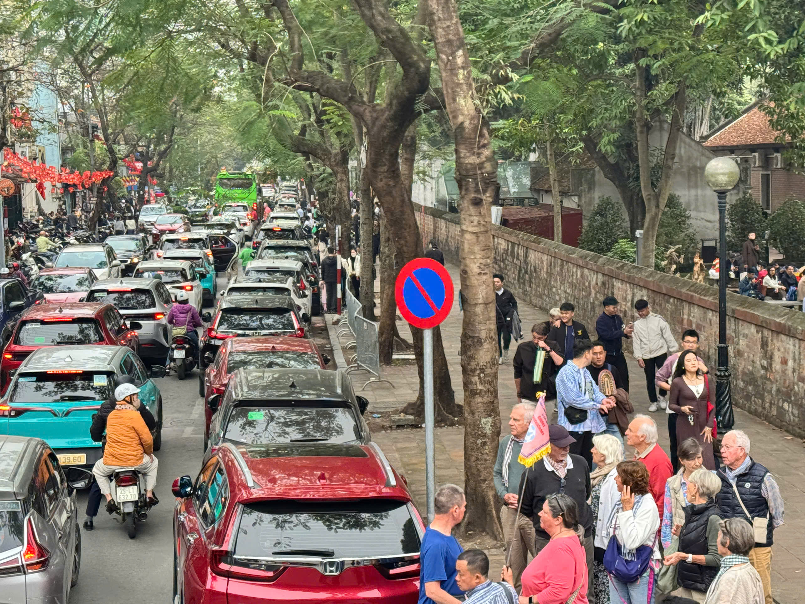 Hà Nội bình yên, thư thả trong ngày mùng 3 Tết - ảnh 5