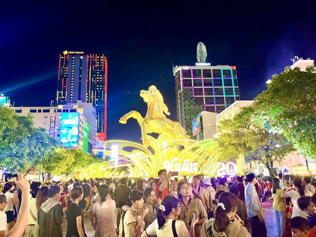 Cả nước ước đón và phục vụ 14 triệu lượt khách du lịch trong kỳ nghỉ Tết Nguyên đán Bính Ngọ - ảnh 2