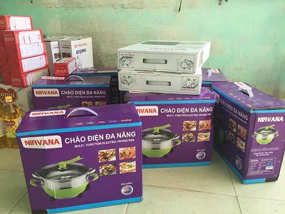 Tái diễn chiêu trò  “tặng quà để bán hàng kém chất lượng” - ảnh 1