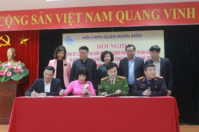Hội LHPN quận và các đơn vị Công an, Viện Kiểm sát nhân dân, Tòa án nhân dân và Phòng Lao động Thương binh và Xã hội quận Hoàn Kiếm ký kết chương trình phối hợp trong công tác bảo vệ phụ nữ và trẻ em giai đoạn 2020-2022.