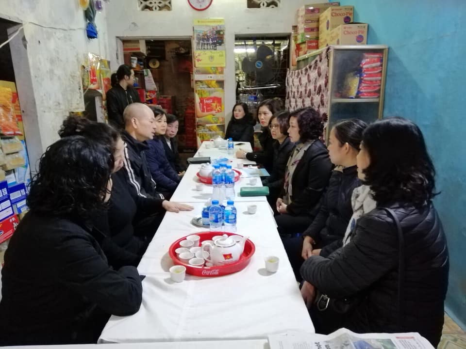 Đoàn công tác của Hội LHPN Hà Nội tới thăm hỏi, chia buồn và động viên gia đình thân nhân Trung úy Phạm Công Huy