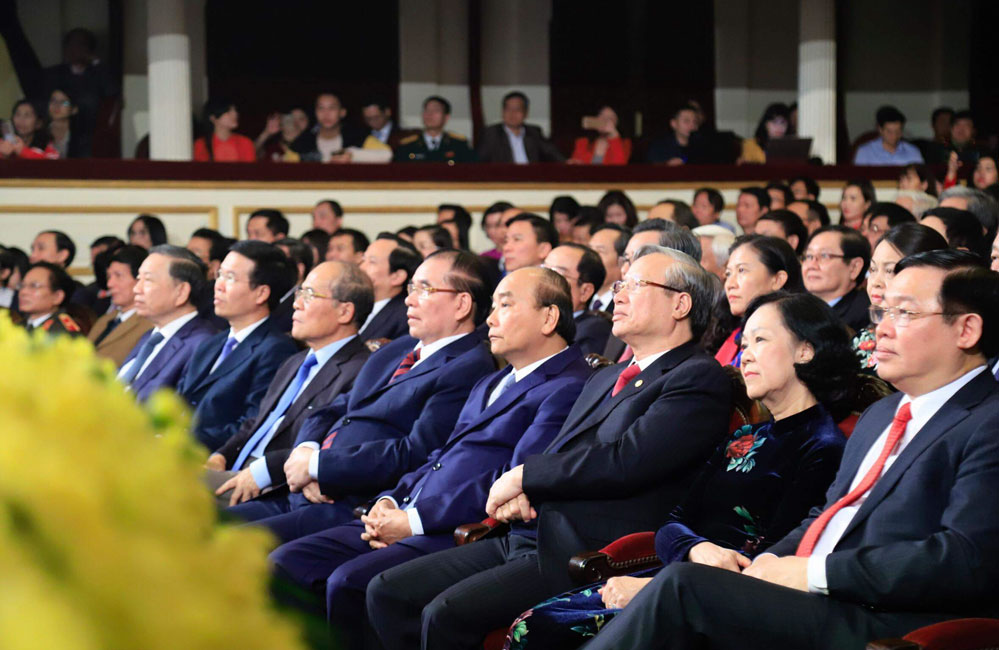 Các đồng chí lãnh đạo, nguyên lãnh đạo Đảng, Nhà nước dự lễ trao giải