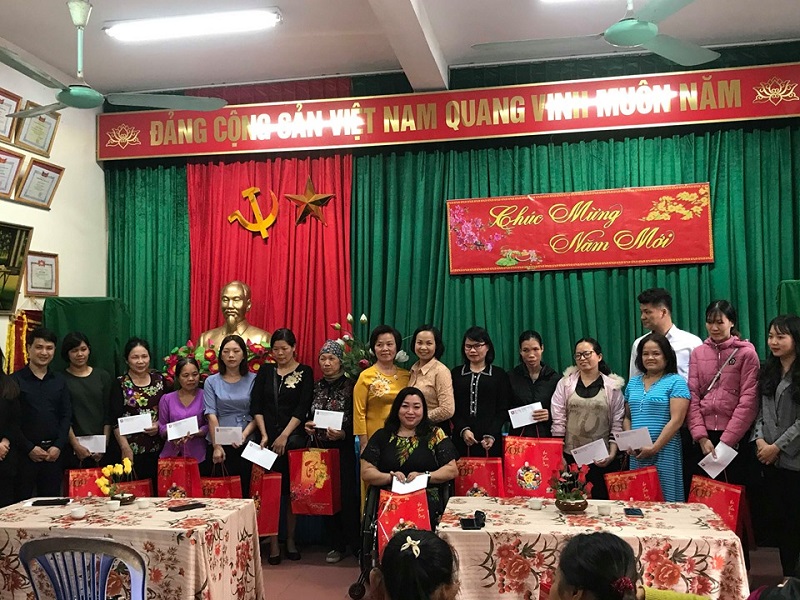 Tặng quà cho CLB Tự Lực Tặng quà cho CLB Tự Lực