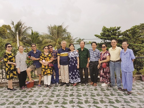 Con cháu cụ Vũ Thị Xuân gắn bó bằng những kỳ nghỉ với nhau hàng năm. Con cháu cụ Vũ Thị Xuân gắn bó bằng những kỳ nghỉ với nhau hàng năm.