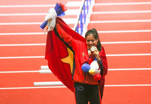 Nguyễn Thị Huyền:b&agrave; mẹ bỉm sữagi&agrave;nh hai HCV