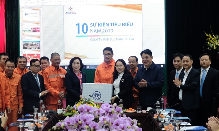 Phó Bí thư Thường trực Thành ủy Ngô Thị Thanh Hằng chúc Tết Công ty điện lực Nam Từ Liêm Phó Bí thư Thường trực Thành ủy Ngô Thị Thanh Hằng chúc Tết Công ty điện lực Nam Từ Liêm