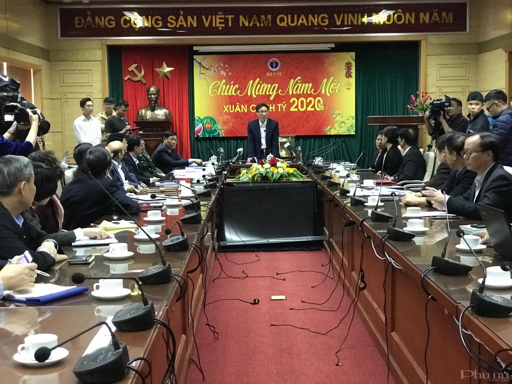 Phó Thủ tướng Vũ Đức Đam chủ trì cuộc họp khẩn về dịch bệnh viêm phổi cấp do virus corona