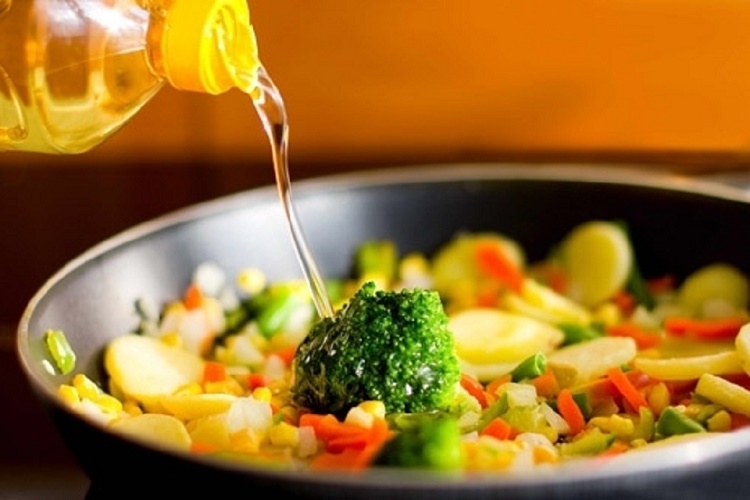 Đừng chiên rán dầu ở nhiệt độ quá cao