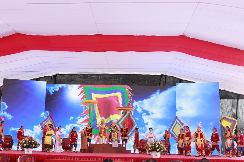 Tiết mục tái hiện trận đánh lịch sử của Hai Bà Trưng tại buổi lễ khai mạc